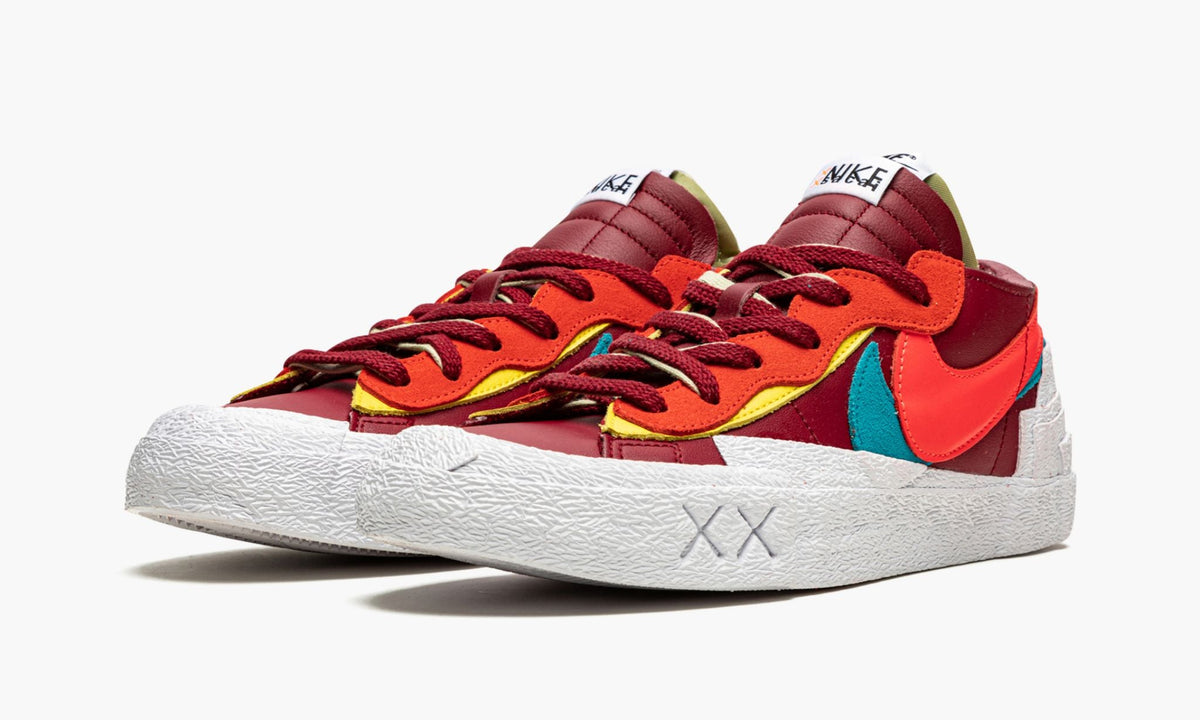 Blazer Low "Sacai - Kaws Red" - View 3