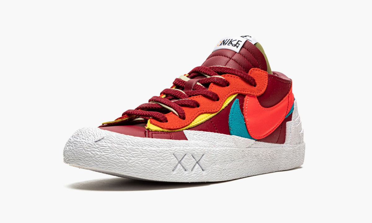 Blazer Low "Sacai - Kaws Red" - View 5