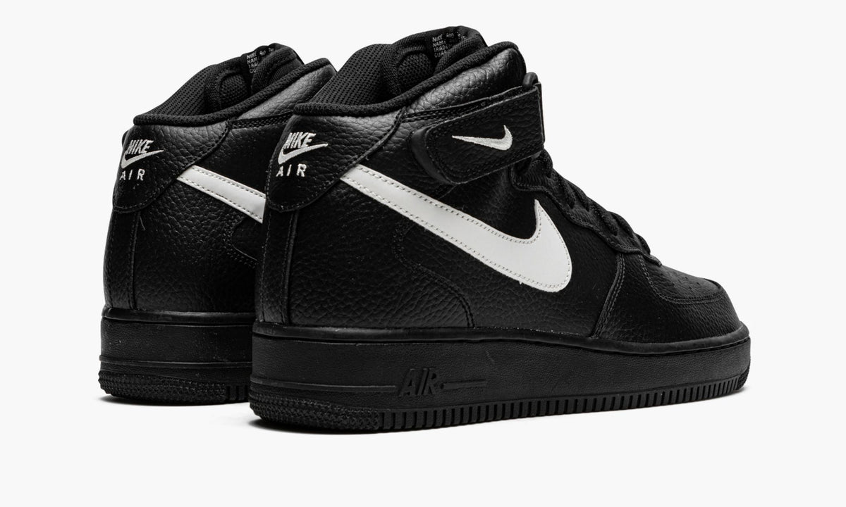 AIR FORCE 1 MID 07 "Black / Sail" - Angle View 4