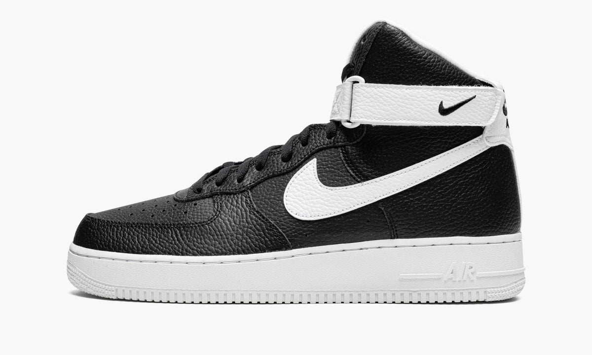 Air Force 1 High '07 "Black / White" - Angle View 2