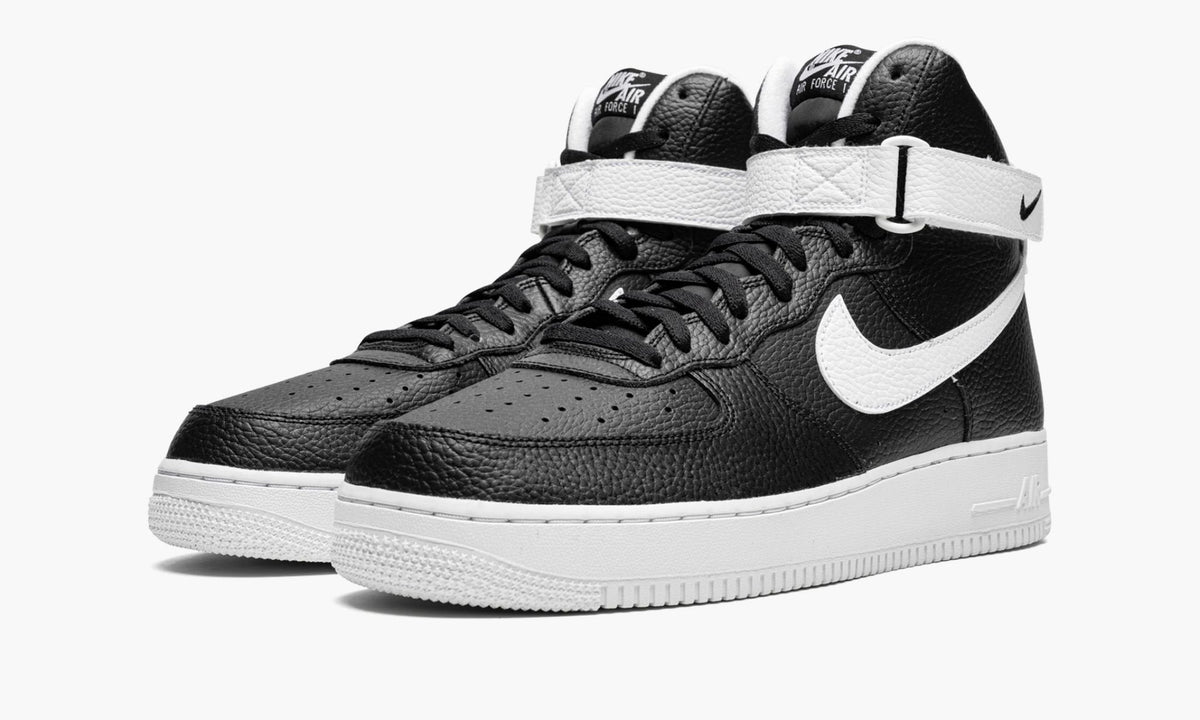 Air Force 1 High '07 "Black / White" - Angle View 3