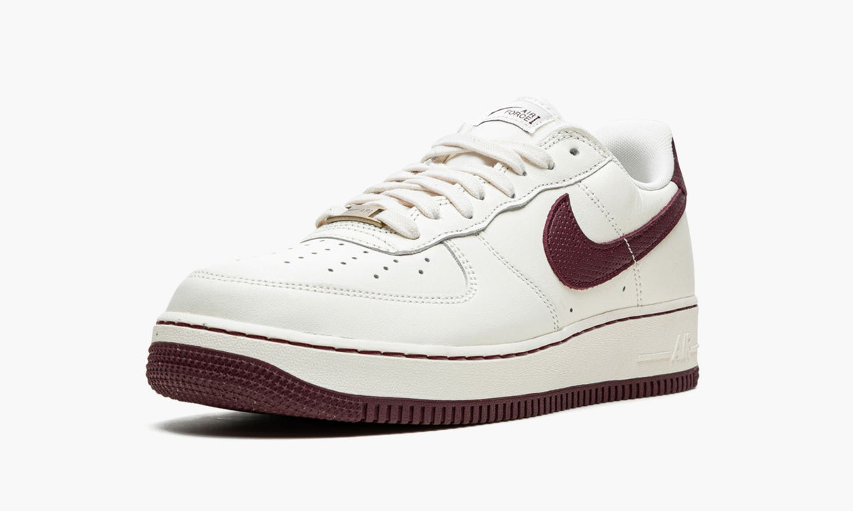 Air Force 1 '07 Craft "Dark Beetroot" - Angle View 5