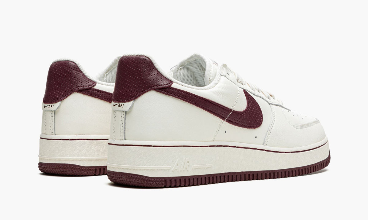 Air Force 1 '07 Craft "Dark Beetroot" - Angle View 4