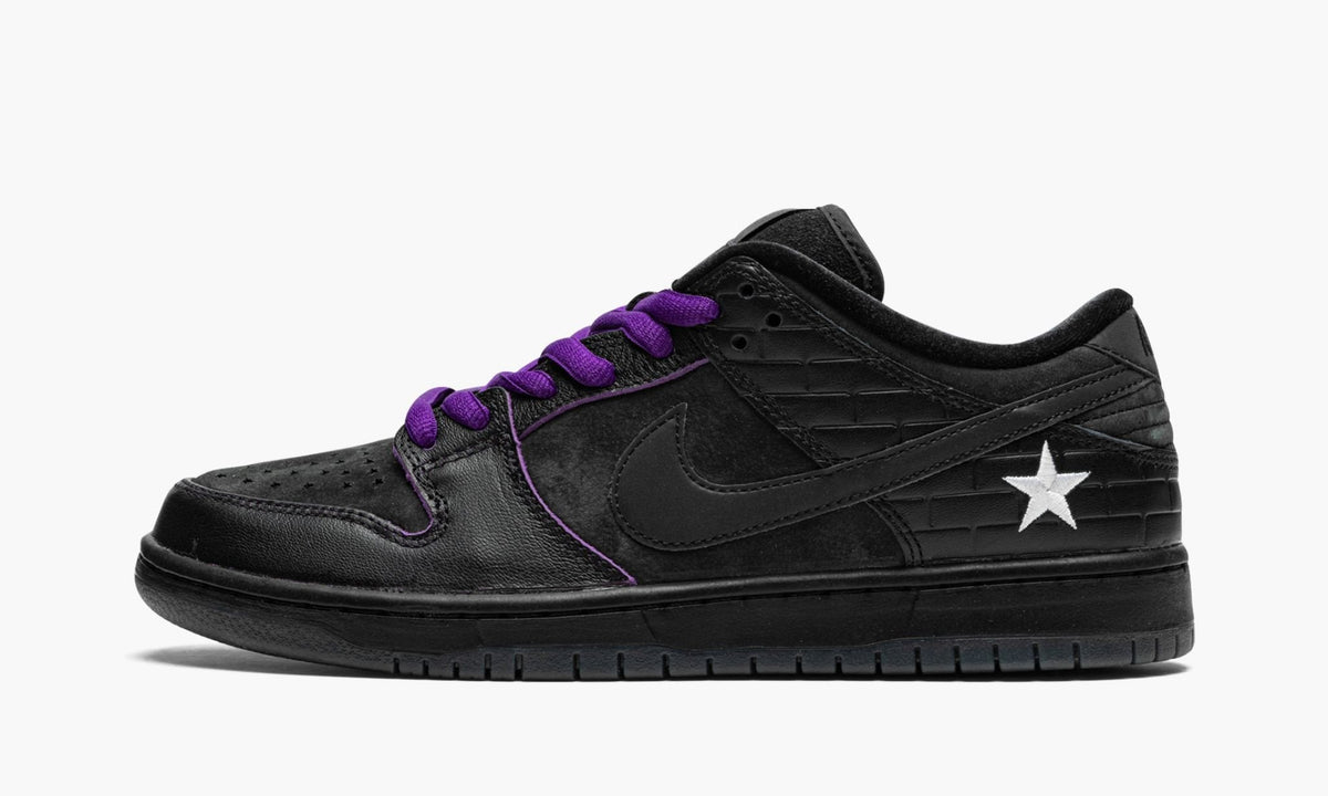 Nike SB Dunk Low "Familia First Avenue" - View 2