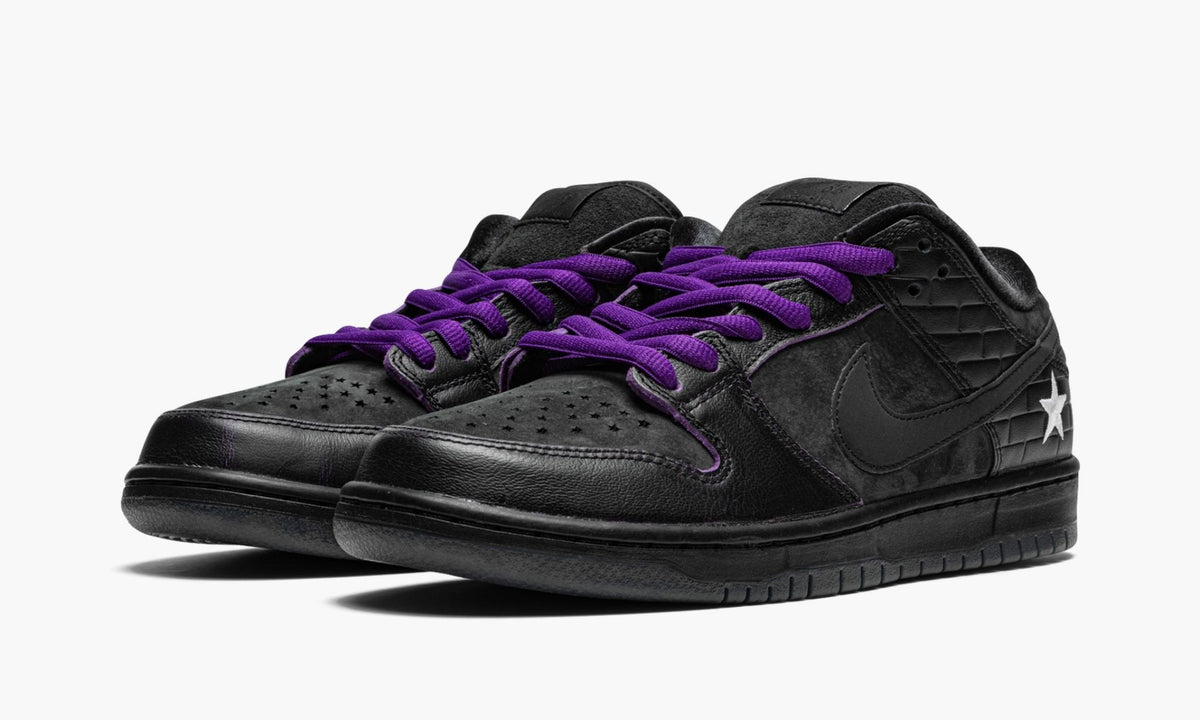 Nike SB Dunk Low "Familia First Avenue" - View 3