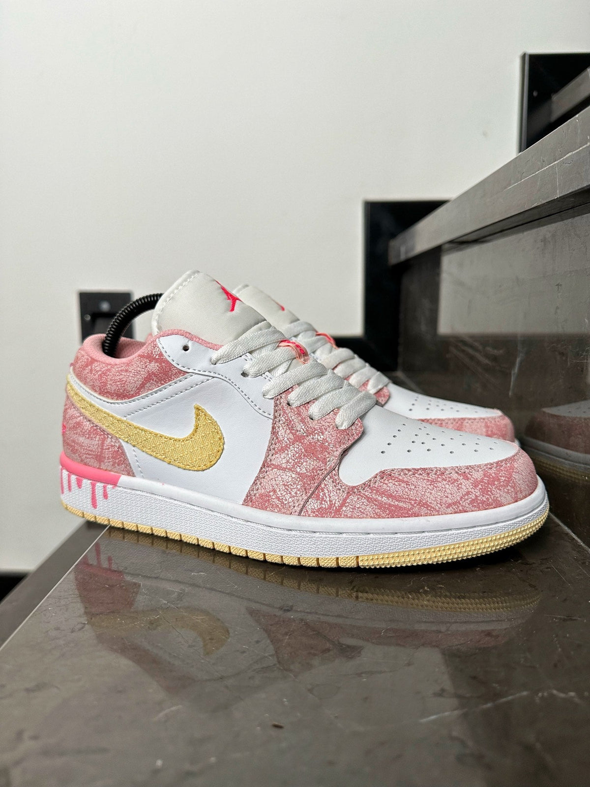 Air Jordan 1 Low GS 'Strawberry Ice Cream' - Main View