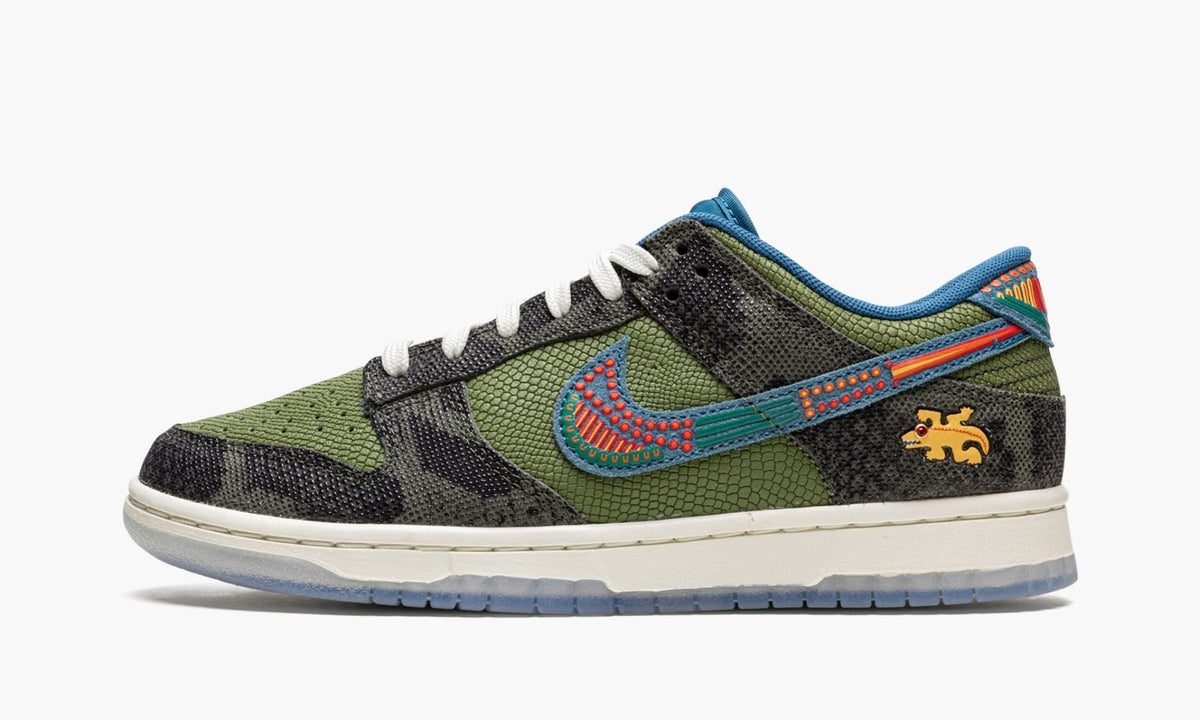 Dunk Low "SiEMPRE Familia" - View 2