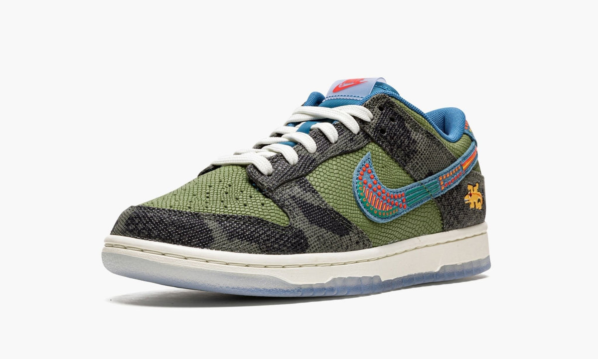 Dunk Low "SiEMPRE Familia" - View 5