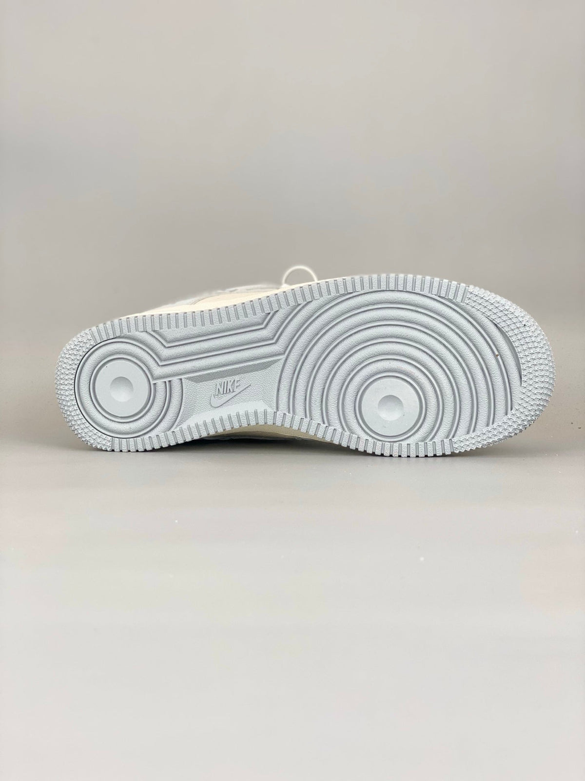 Nike Air Force 1 '07 Low Gucci  DF0188-050 - Angle View 6