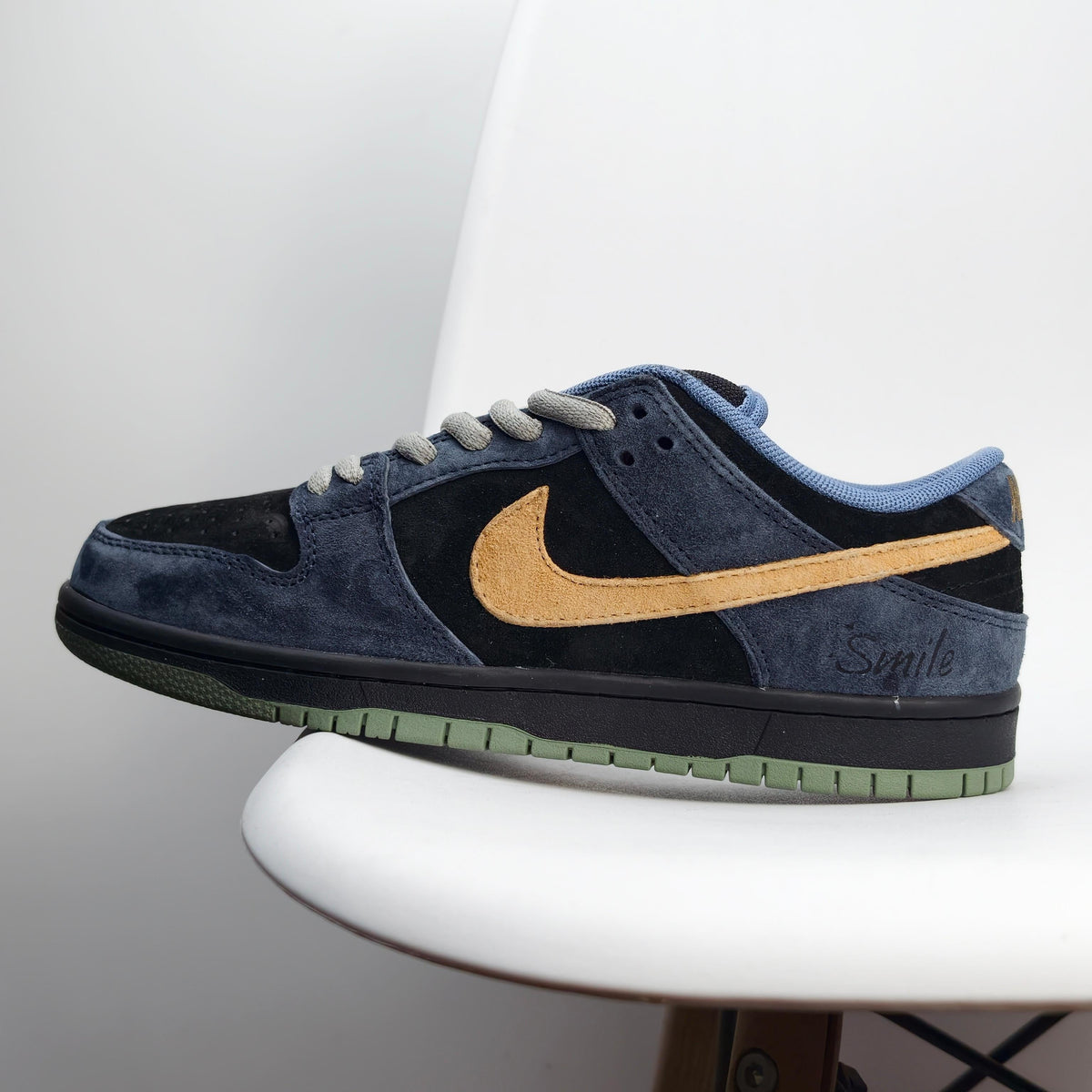 Nike SB Dunk Low Navy Blue 522JWD - View 1