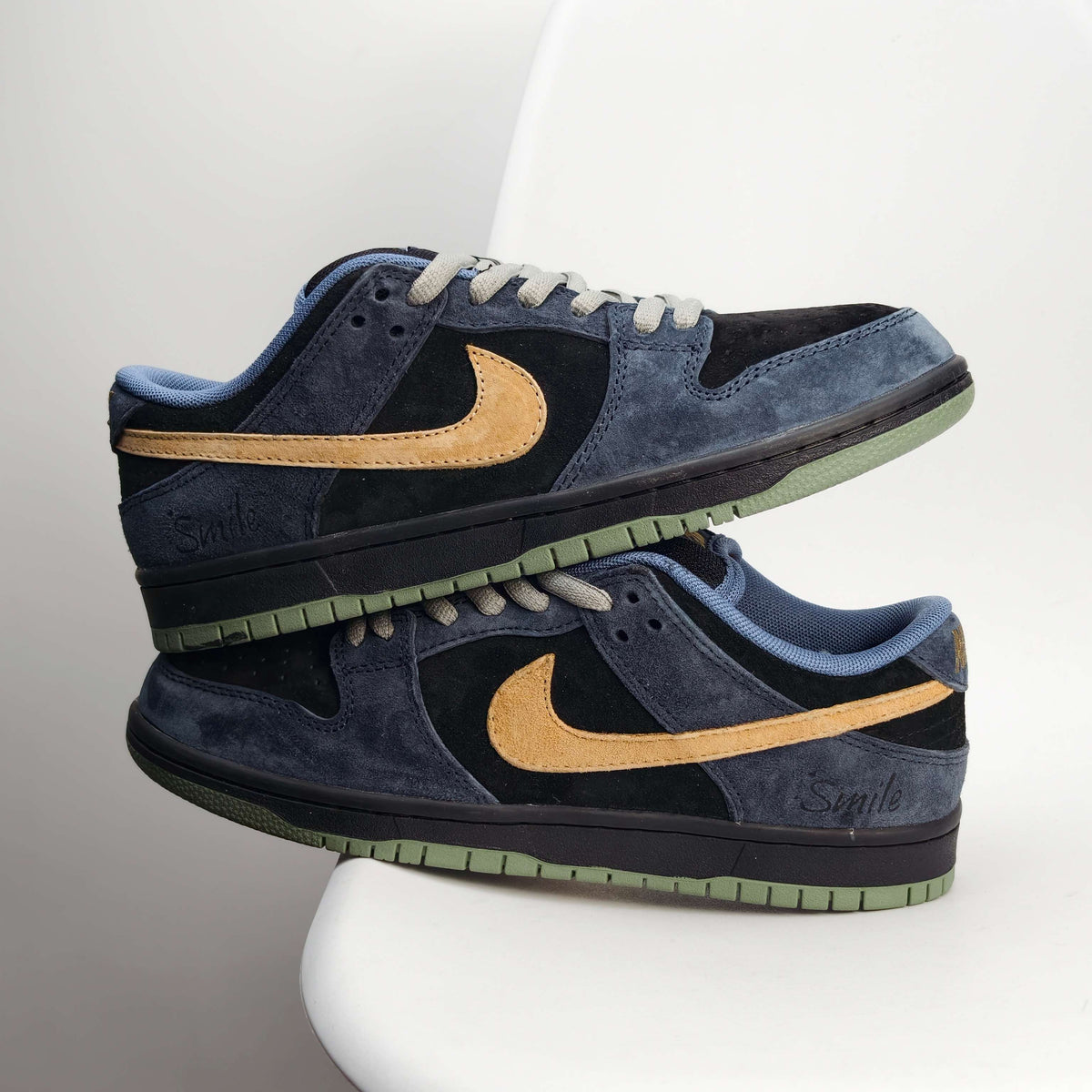 Nike SB Dunk Low Navy Blue 522JWD - View 2