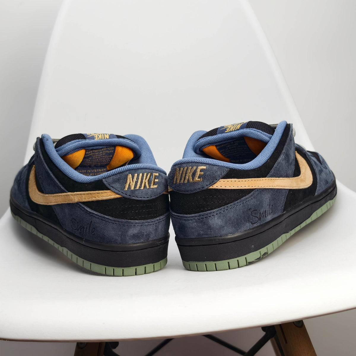 Nike SB Dunk Low Navy Blue 522JWD - View 4