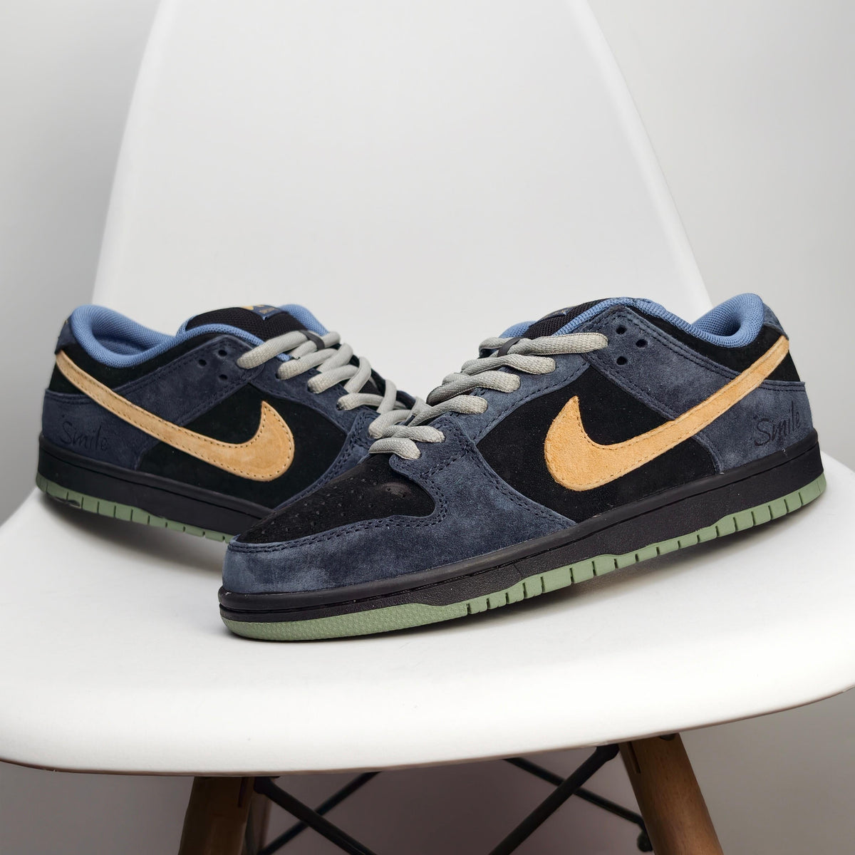 Nike SB Dunk Low Navy Blue 522JWD - View 5