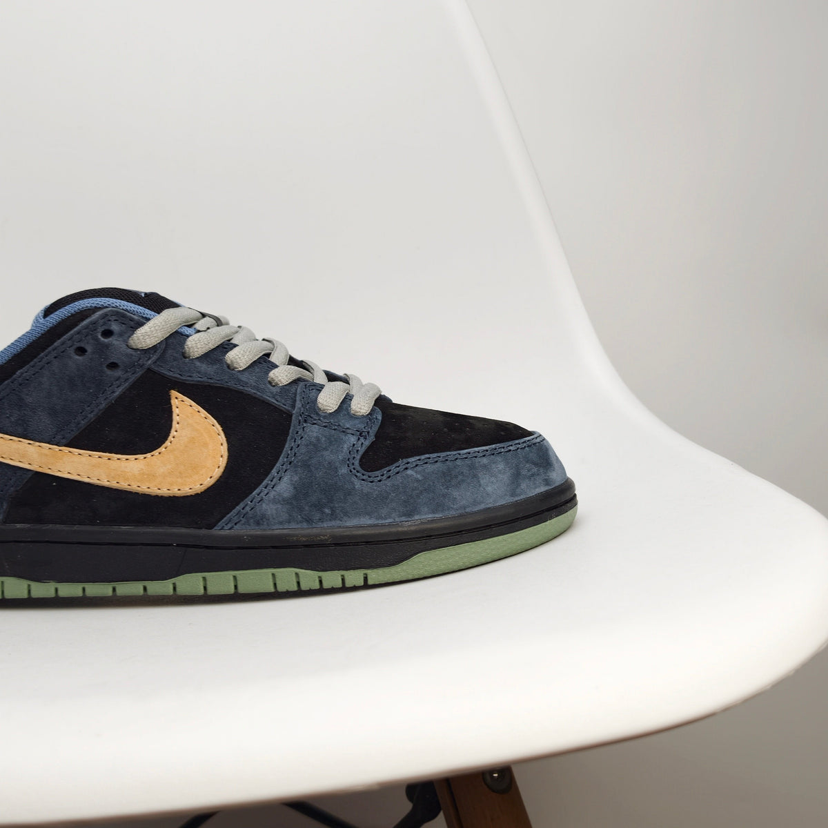 Nike SB Dunk Low Navy Blue 522JWD - View 9