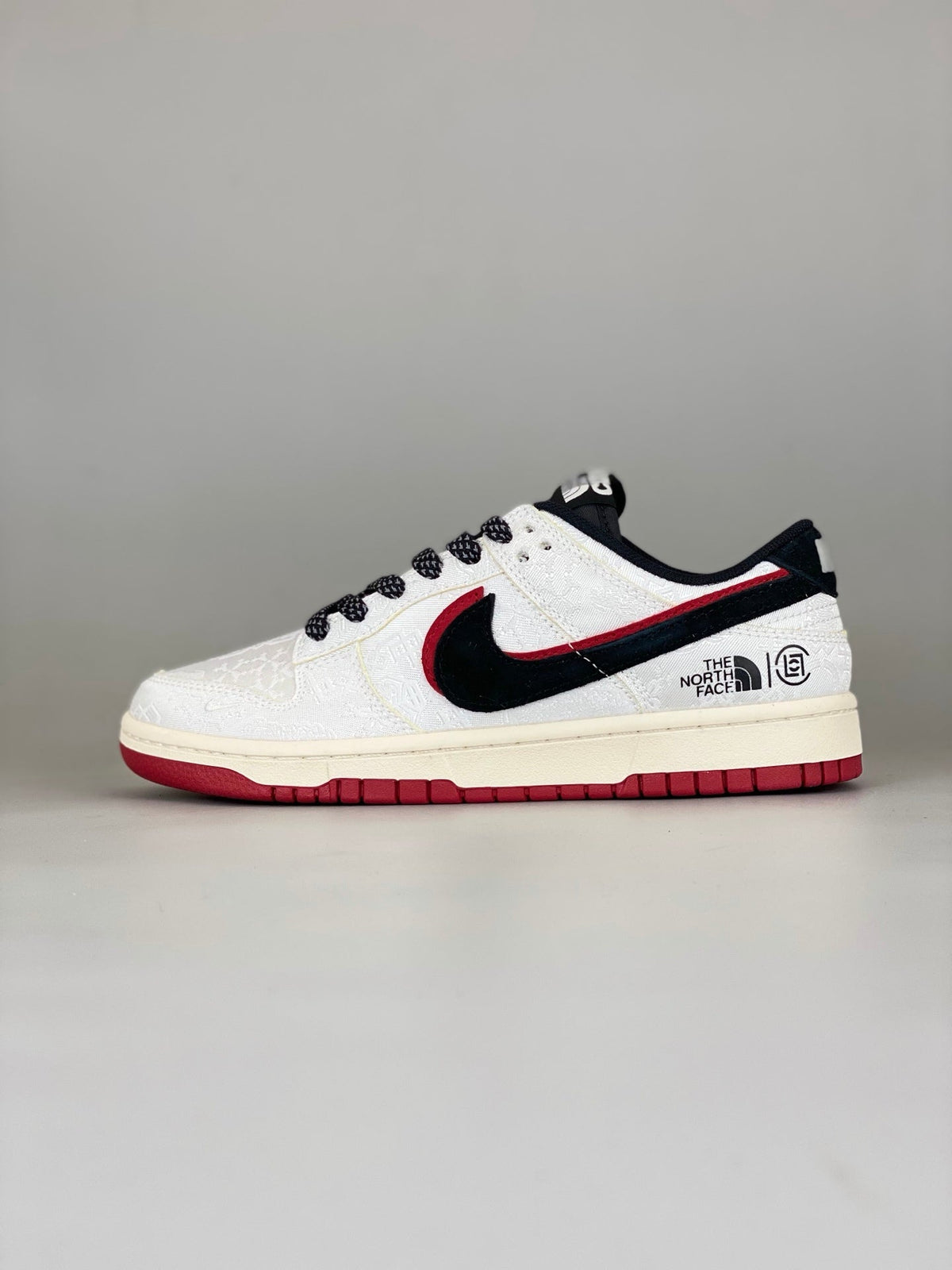 Nike SB Dunk Low x The North Face DM6868-041 - View 1