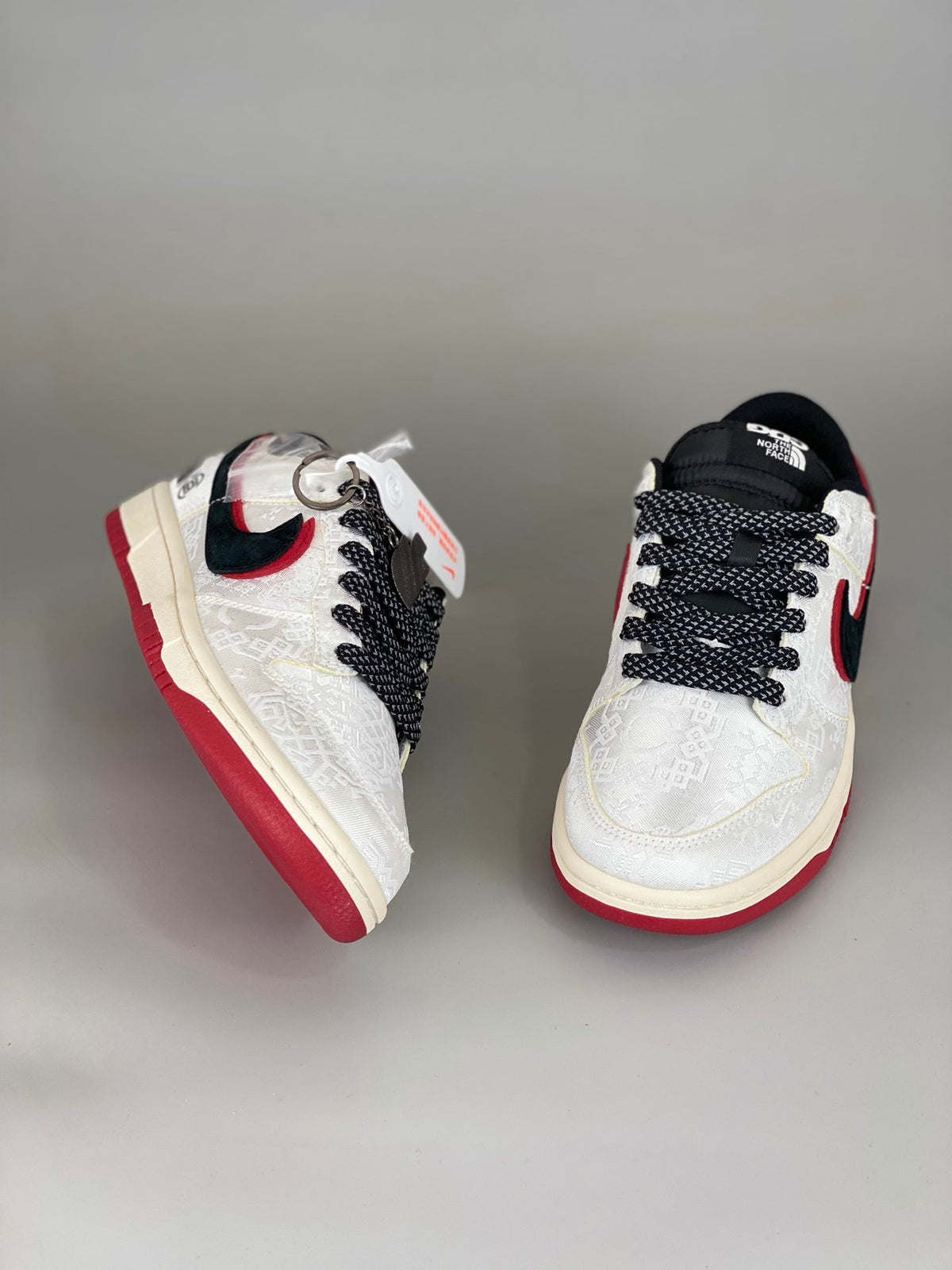 Nike SB Dunk Low x The North Face DM6868-041 - View 5