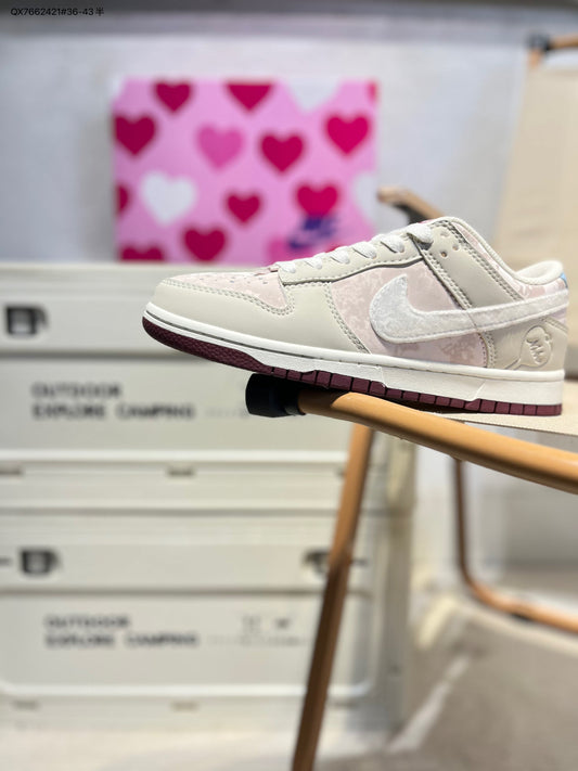 Nike SB Dunk Low Pink IQ1145 QX7662421 - View 1
