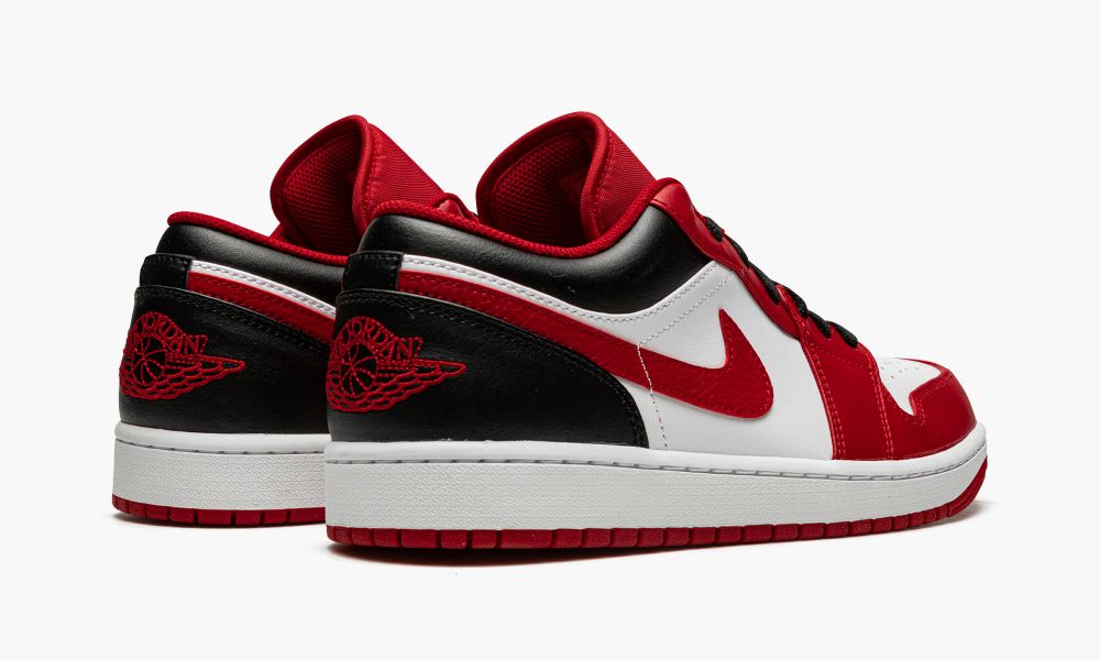 Jordan 1 low "Bulls" - Angle View 4