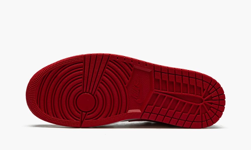 Jordan 1 low "Bulls" - Angle View 6