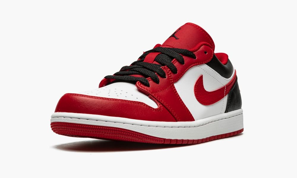 Jordan 1 low "Bulls" - Angle View 5