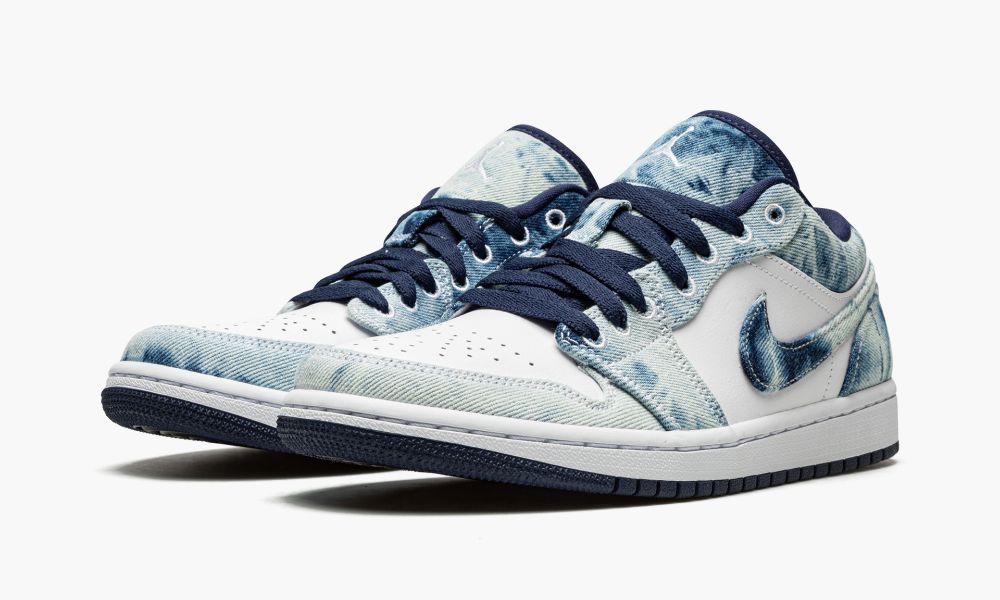 Air Jordan 1 Low SE - Angle View 3