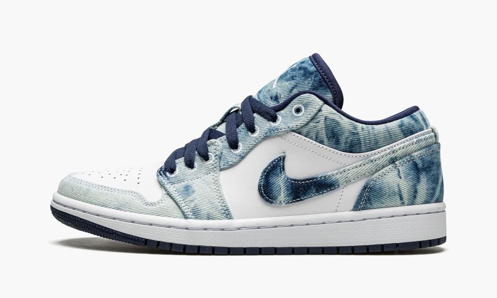 Air Jordan 1 Low SE - Angle View 2