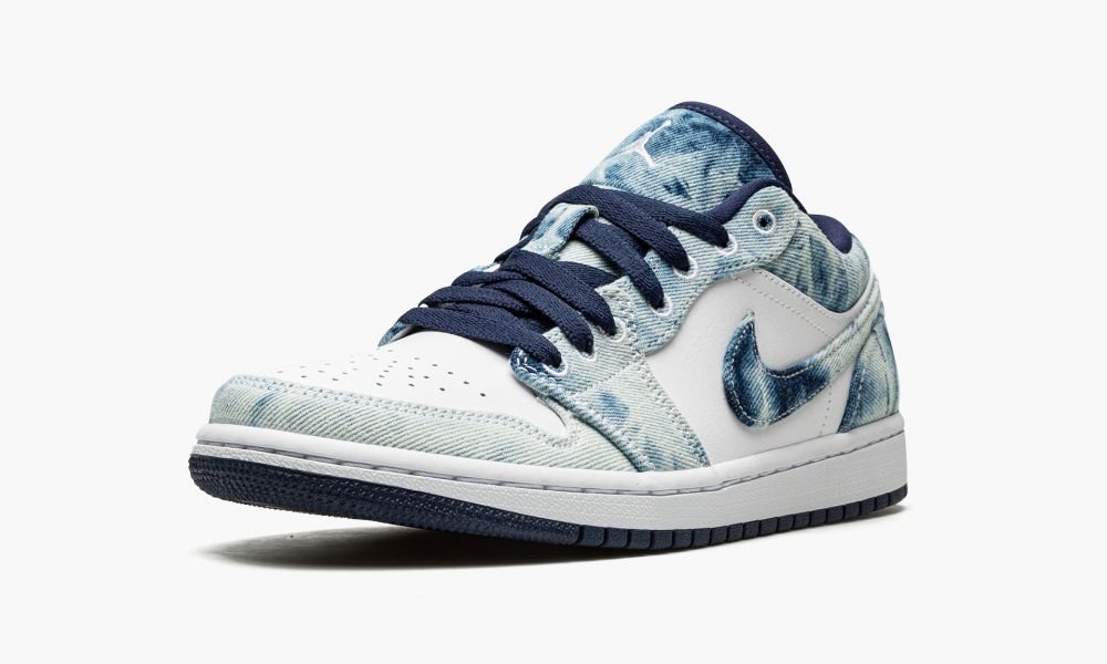 Air Jordan 1 Low SE - Angle View 5