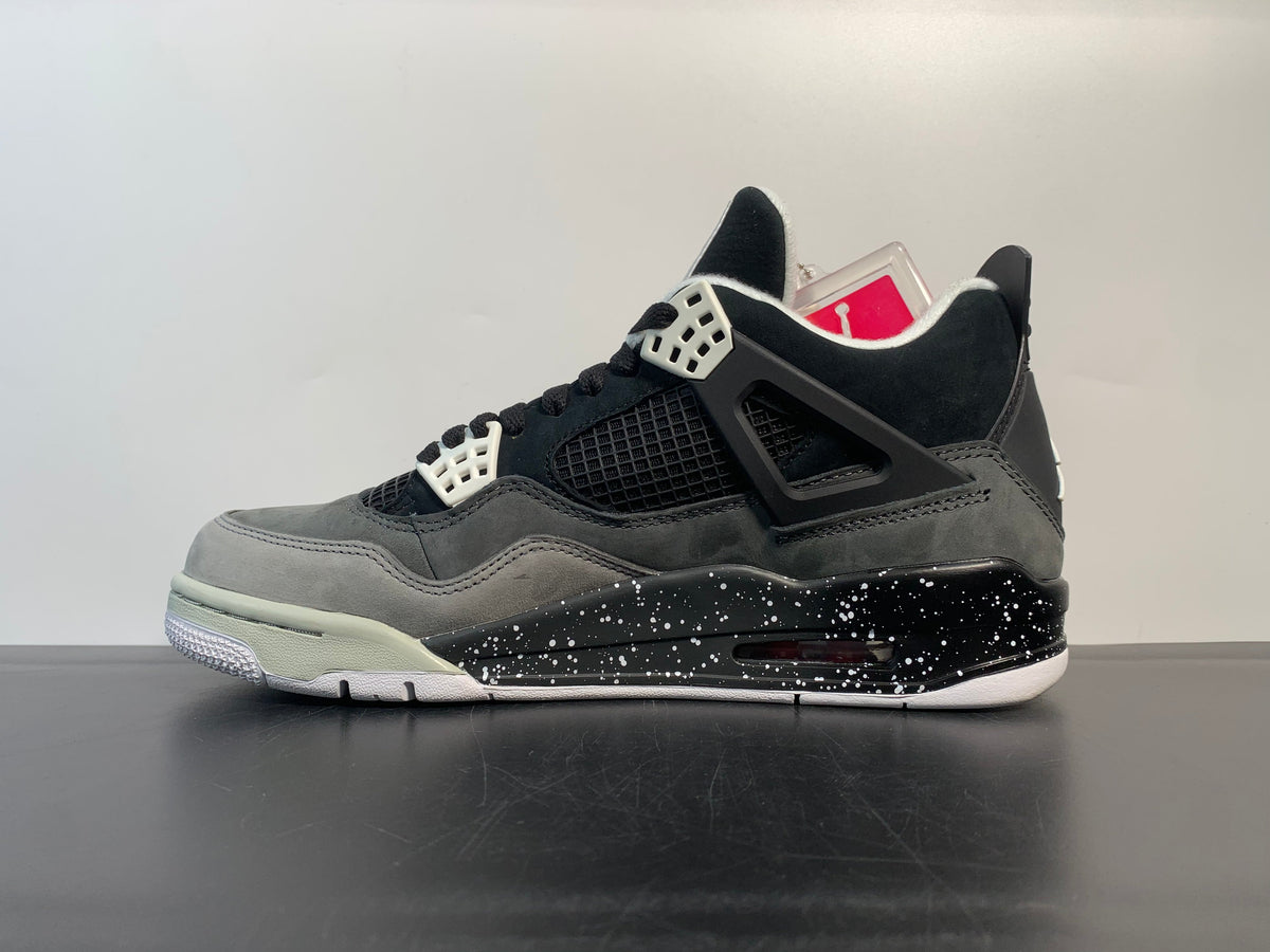 Air Jordan 4 Retro ‘Fear’ FQ8138-002 - Angle View 5