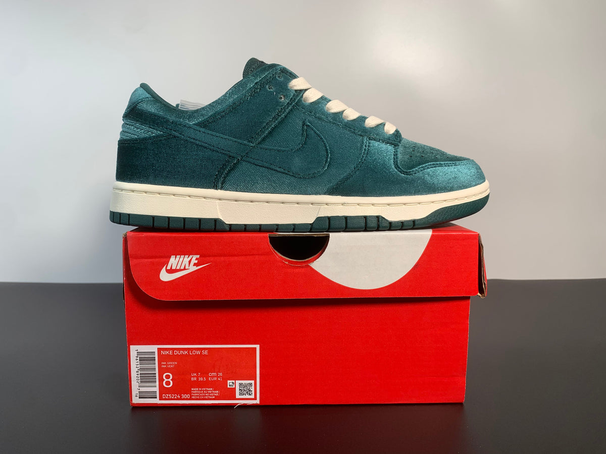 Wmns Nike Dunk Low 'Green Velvet' DZ5224-300 - View 8