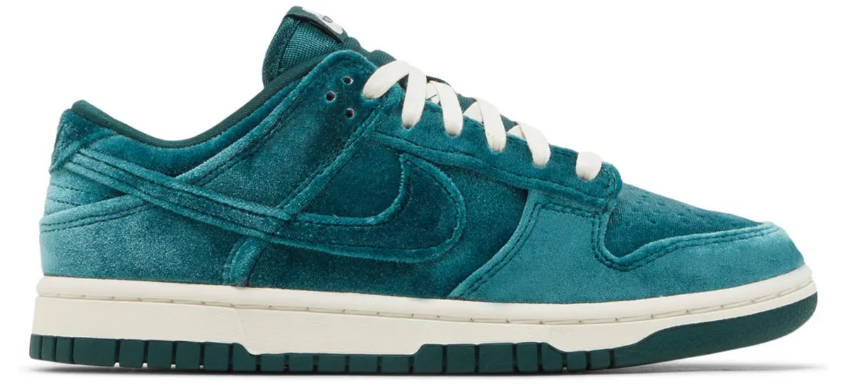 Wmns Nike Dunk Low 'Green Velvet' DZ5224-300 - View 2