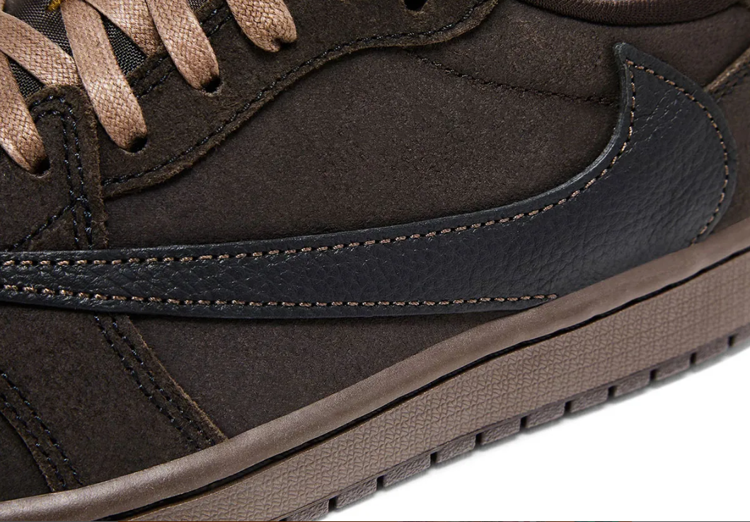 Air Jordan 1 Retro Low OG SP x Travis Scott ‘Velvet Brown’ DM7866-202 - Angle View 4