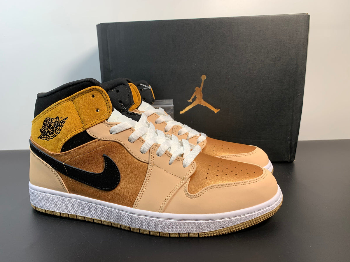 Air Jordan 1 Mid SE  WMNS “Particle Beige  DD2224-200 - Angle View 5