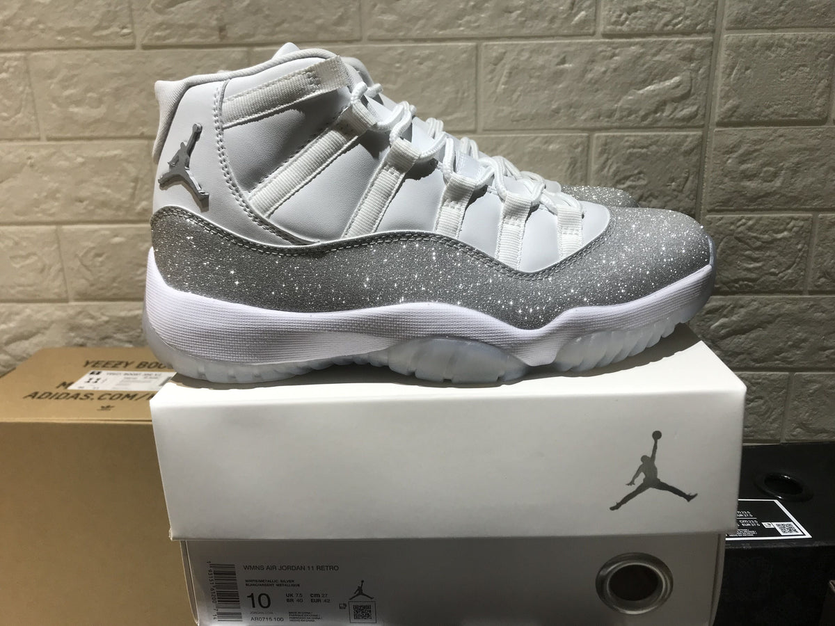 Air Jordan 11＂ Metallic Silver ＂ - Angle View 2