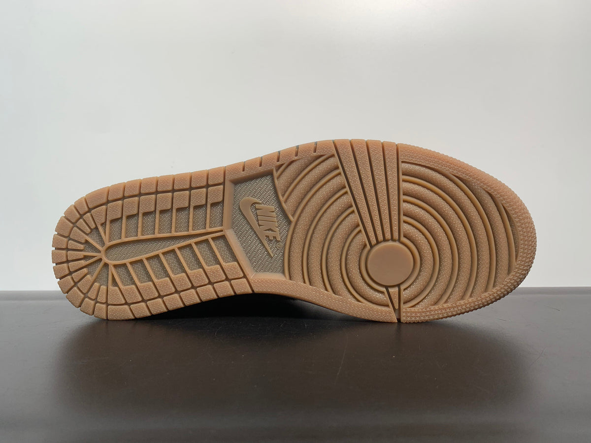 SoleFly x Air Jordan1 Low Carnivore DN3400-001 - Angle View 5