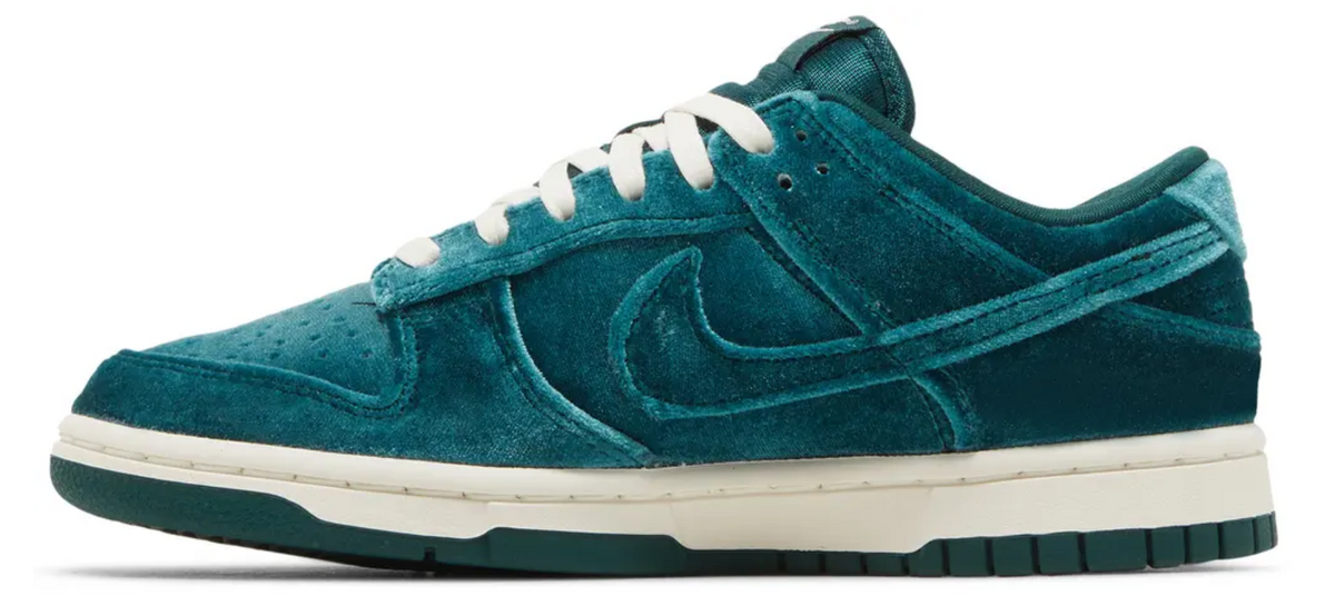 Wmns Nike Dunk Low 'Green Velvet' DZ5224-300 - View 1
