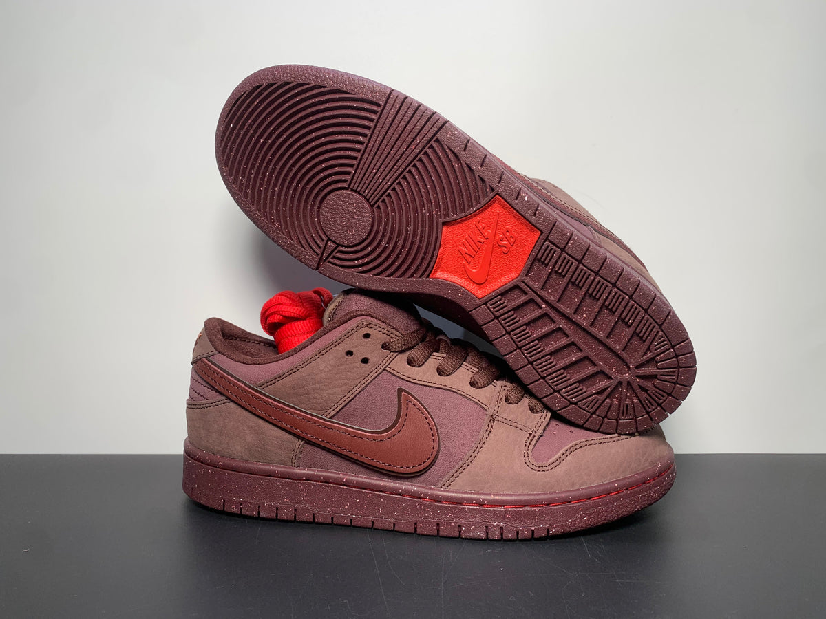 Nike SB Dunk Valentine’s Day - View 8