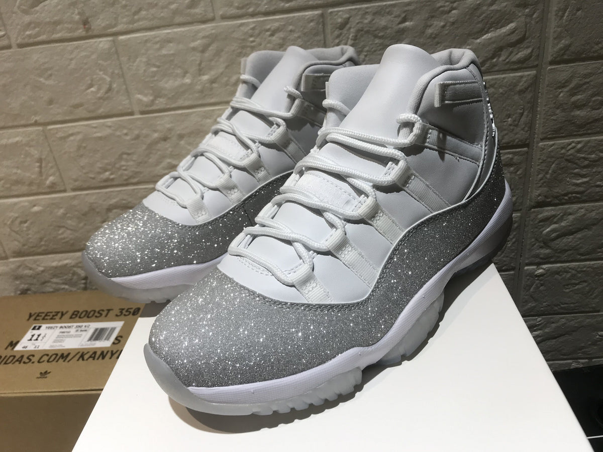 Air Jordan 11＂ Metallic Silver ＂ - Angle View 3
