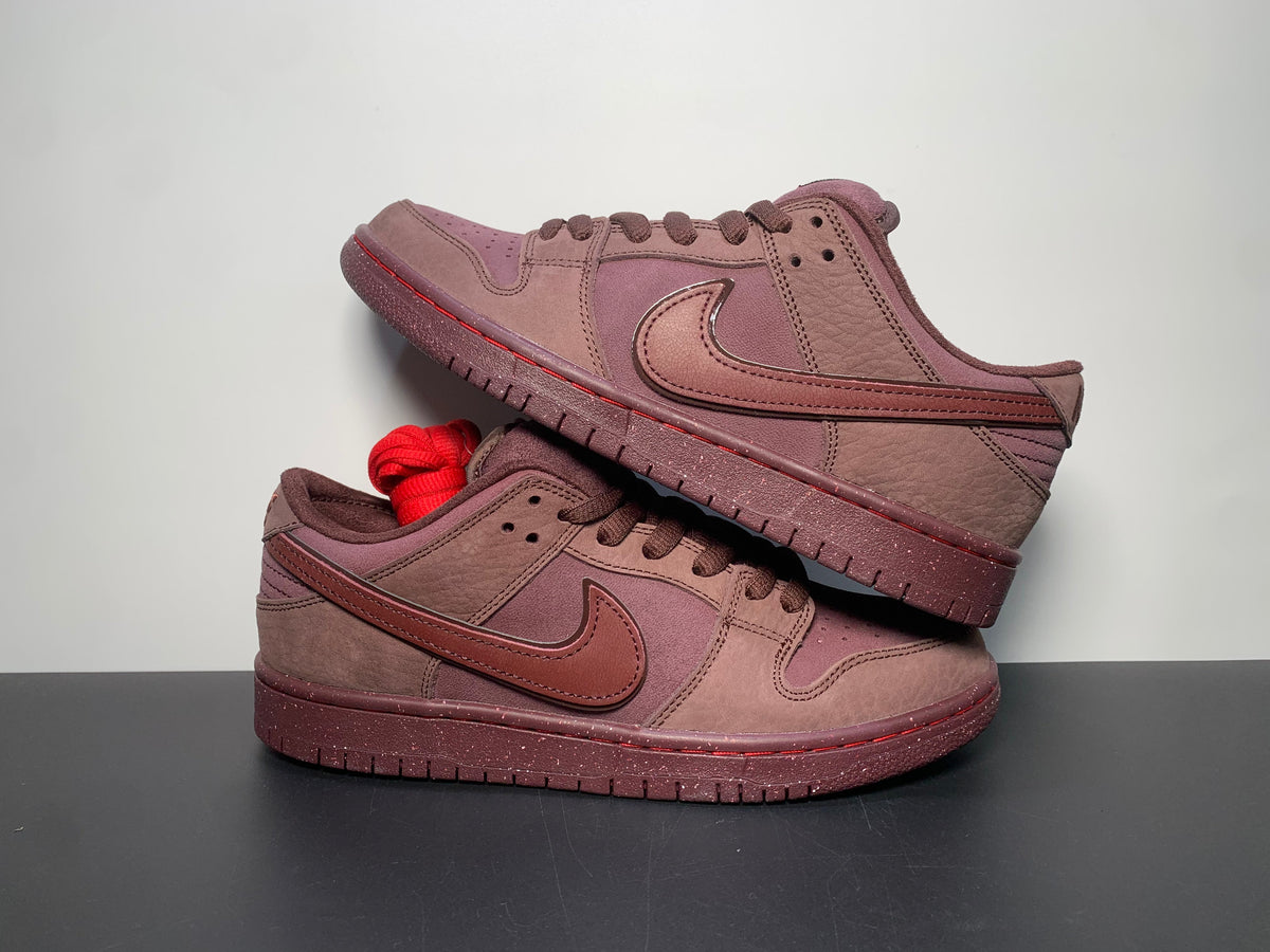 Nike SB Dunk Valentine’s Day - View 5
