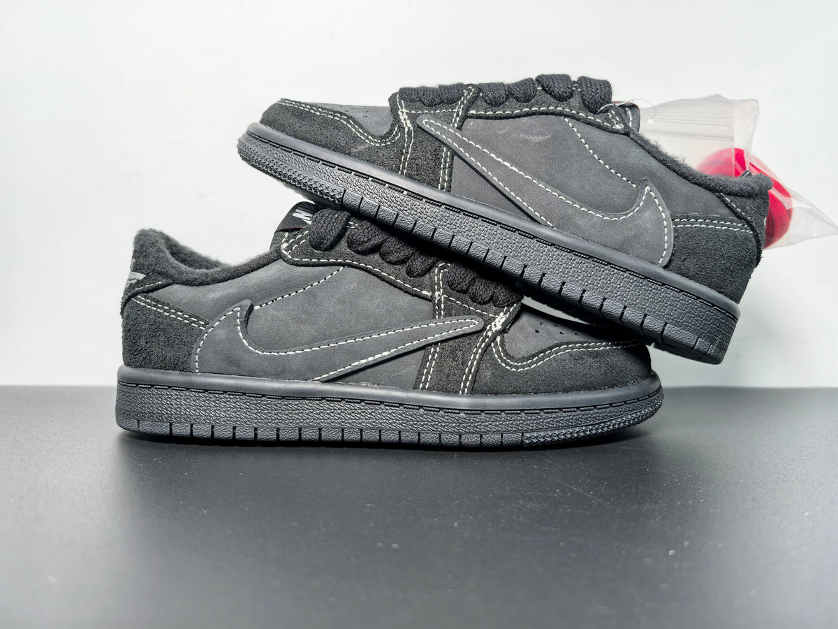 Air Jordan 1 Low OG SP x Travis Scott ‘Black Phantom’ - Angle View 10