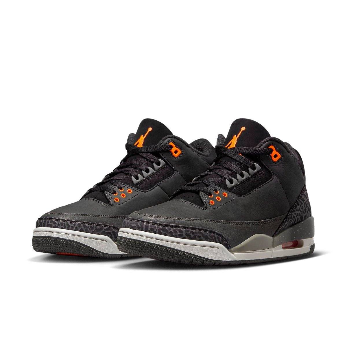 Air Jordan 3 Retro ‘Fear Pack 2023’ - Angle View 2