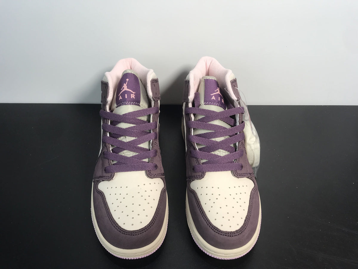 Air Jordan 1 Retro Mid 'Pro Purple' - Angle View 4