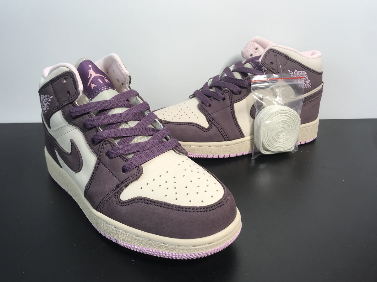 Air Jordan 1 Retro Mid 'Pro Purple' - Angle View 6
