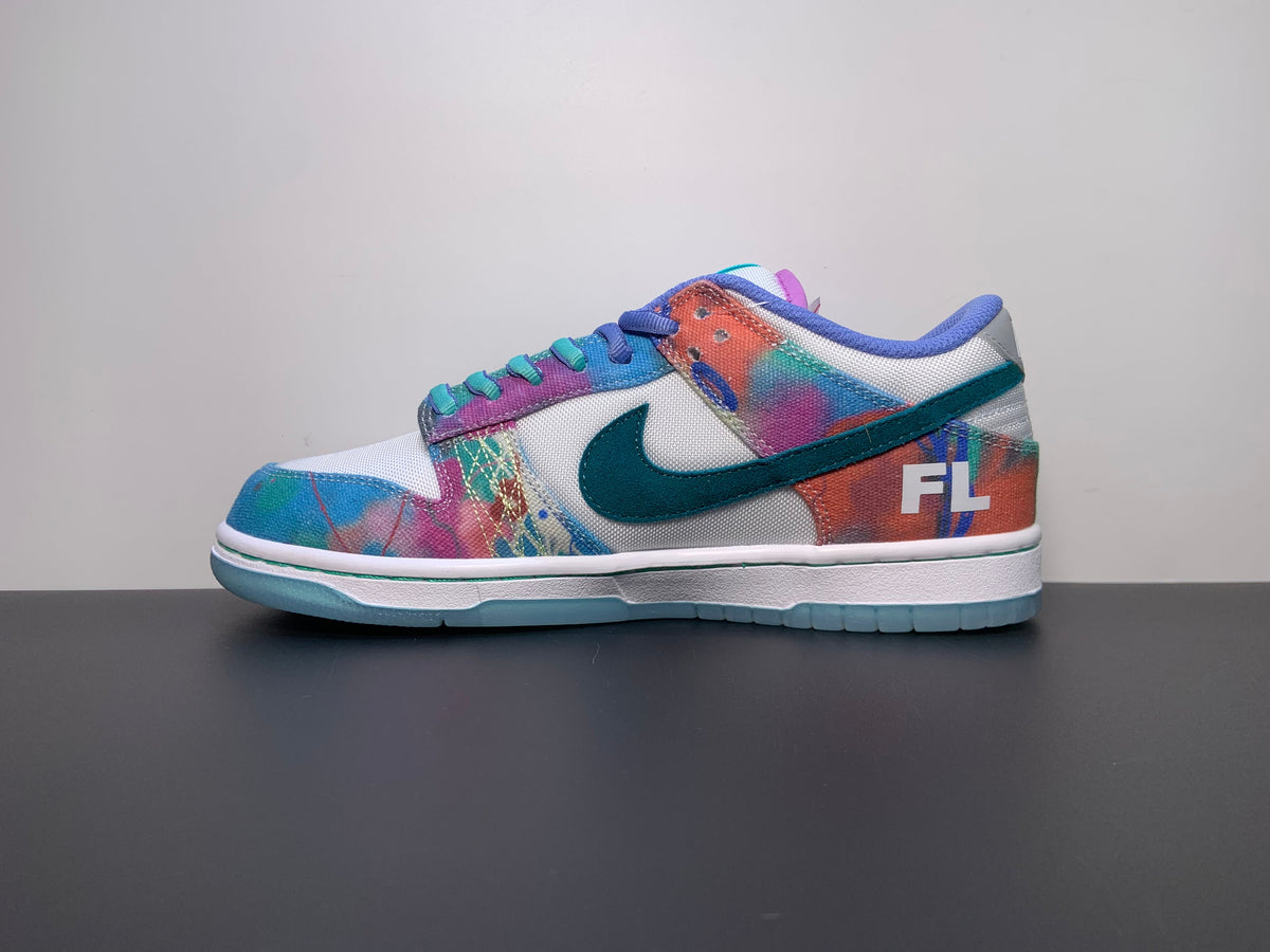 Nike x Futura Laboratories SB Dunk Low ‘Bleached Aqua’ - View 9