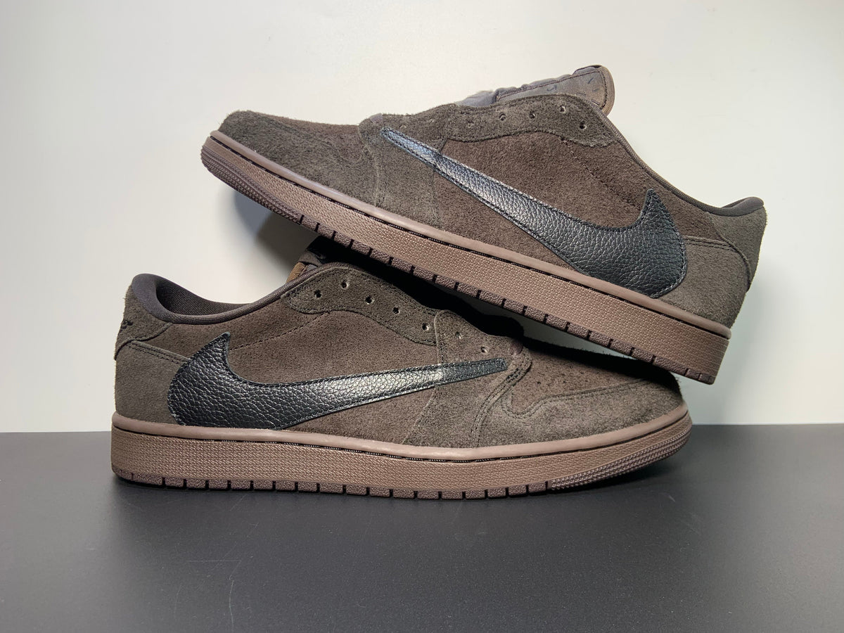 Air Jordan 1 Retro Low OG SP x Travis Scott ‘Velvet Brown’ DM7866-202 - Angle View 10