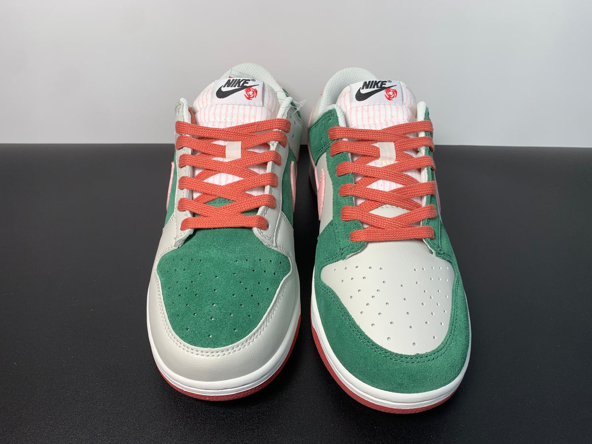 KICKS LOUNGE  Nike Dunk Low All Petals United FN8923-061 - View 4
