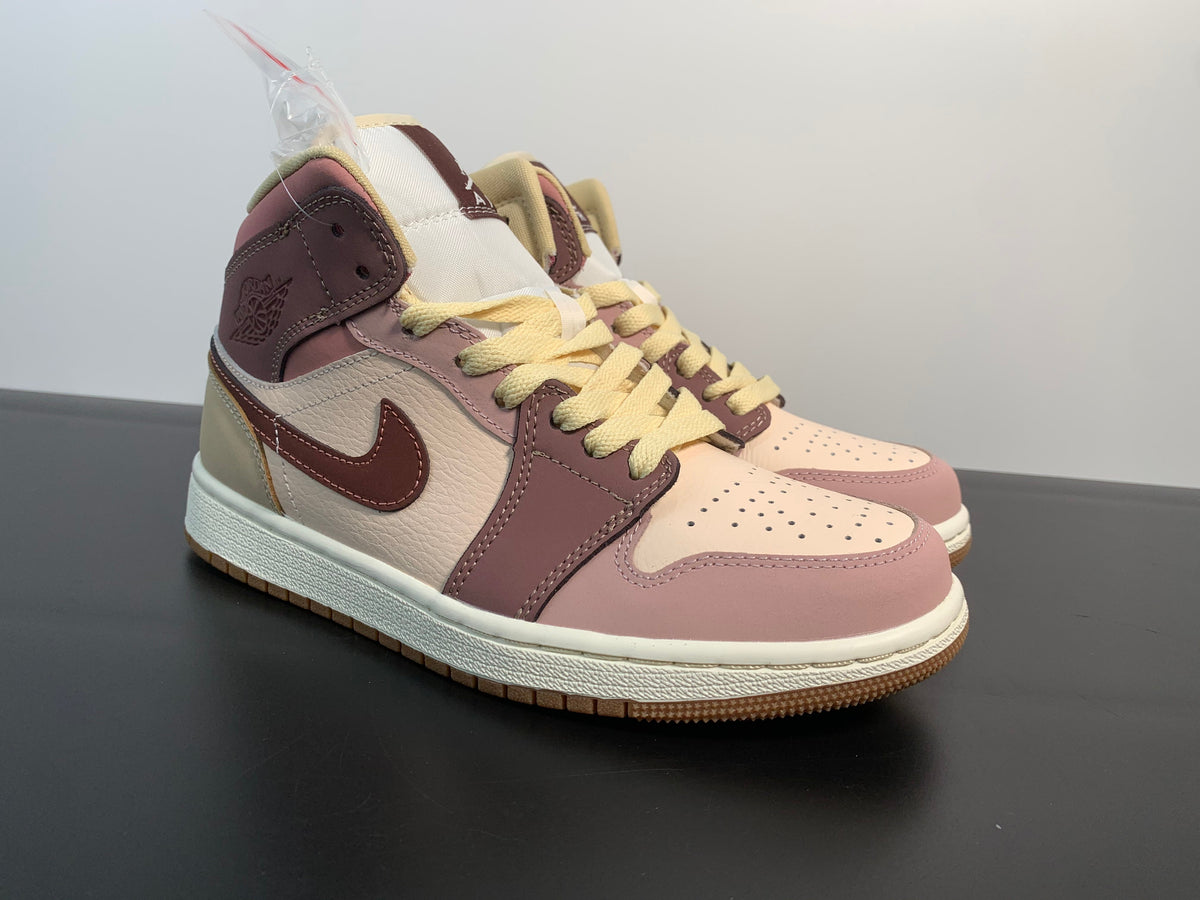 Nike Air Jordan 1 Mid SE “Dark pony” DO7440-821 - Angle View 4