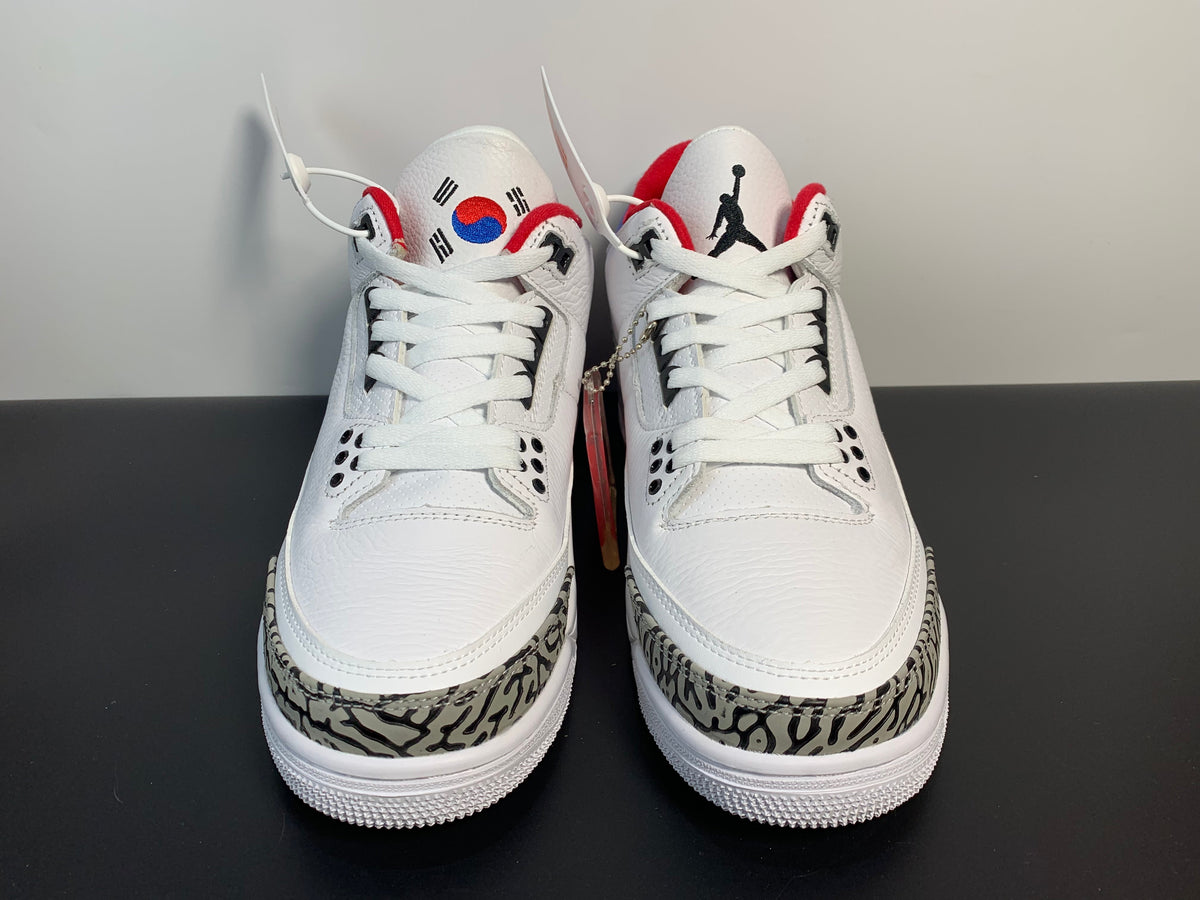Air Jordan 3 Retro Seoul  AV8370-100 - Angle View 5