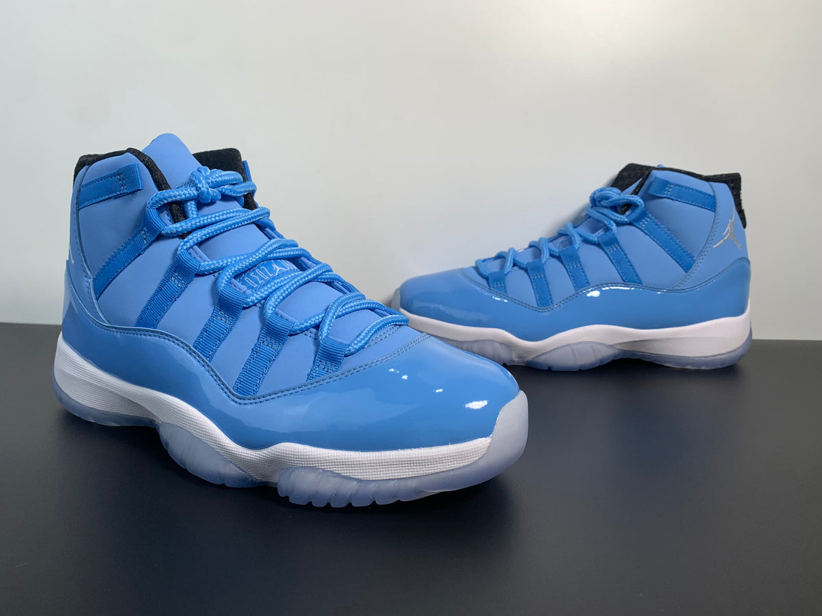 Air Jordan 11 Pantone 717602-900 - Angle View 3