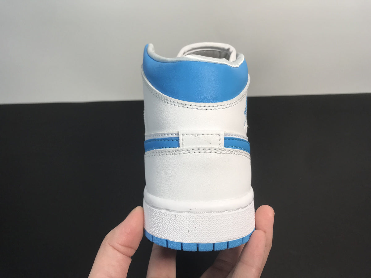 Air Jordan 1 Mid UNC - Angle View 6