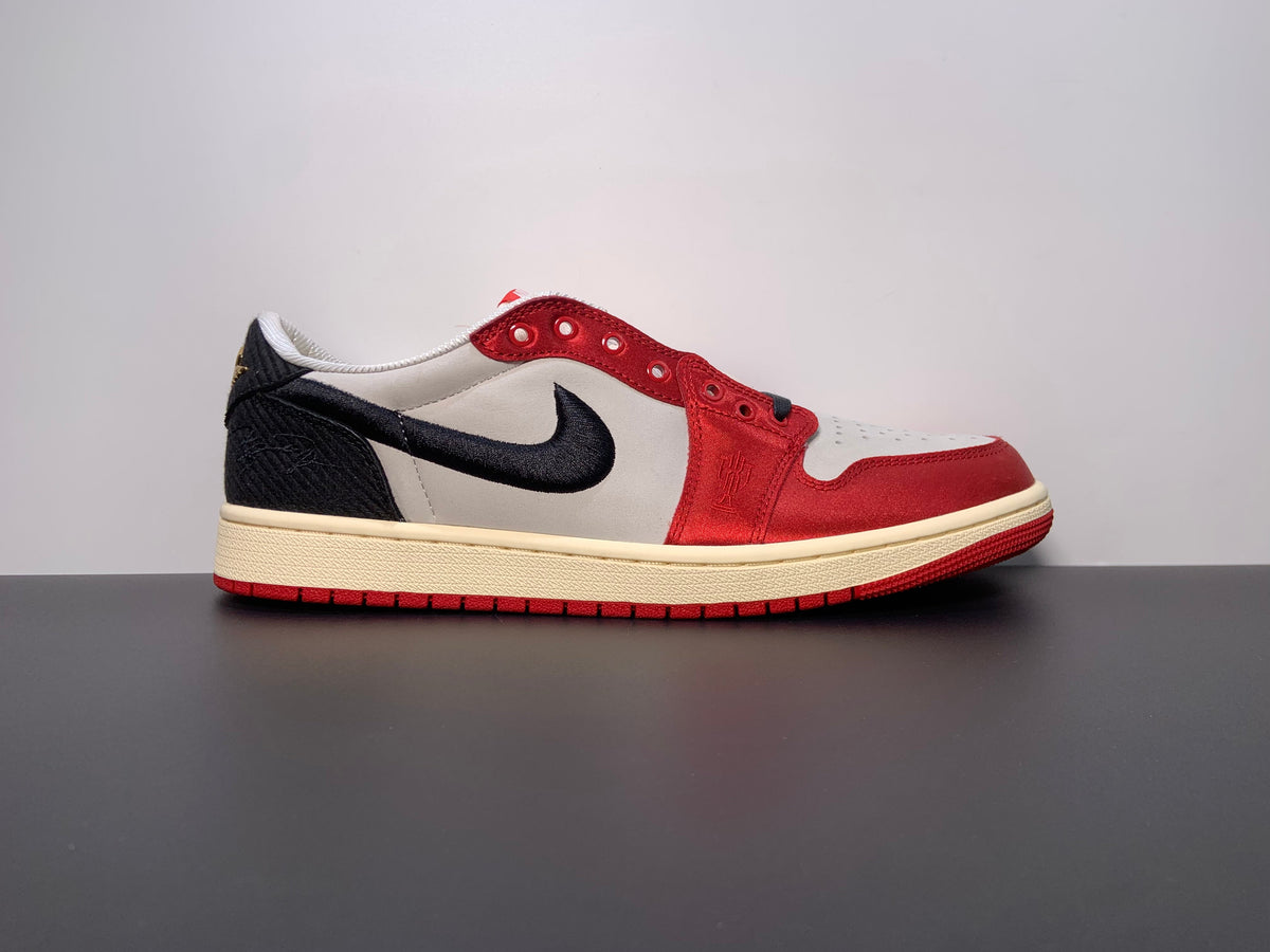 Air Jordan 1 Low OG SP x Trophy Room ‘Away’ FN0432-017 - Angle View 4